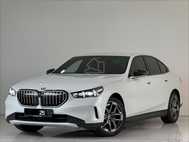 2024 BMW 520i 2.0 Sport Sedan Number Plate 25 - 1