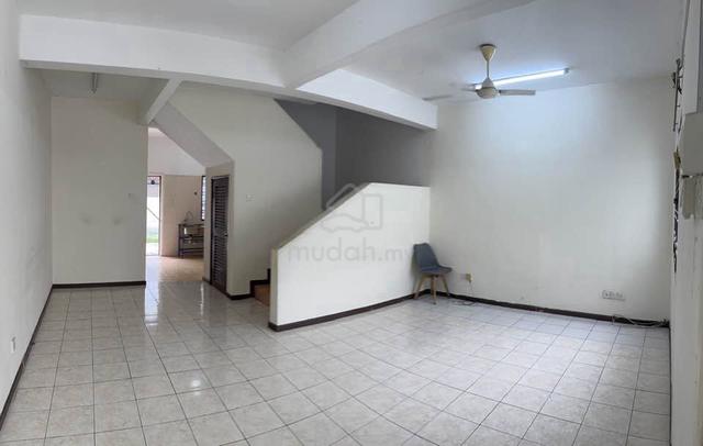 3 Room Double Storey for rent at jalan tasik raja lumu subang bestari 1