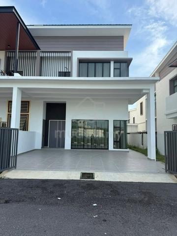 Double storey semi-detached house hitech 1