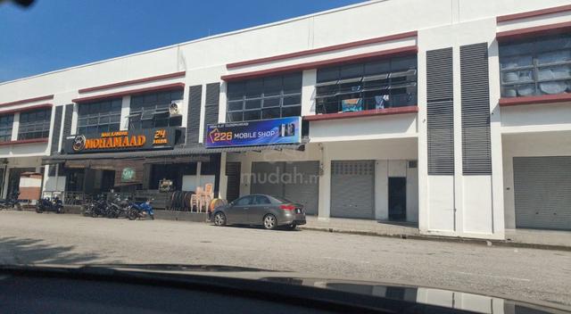 Di kawasan perindustrian yang matang 1