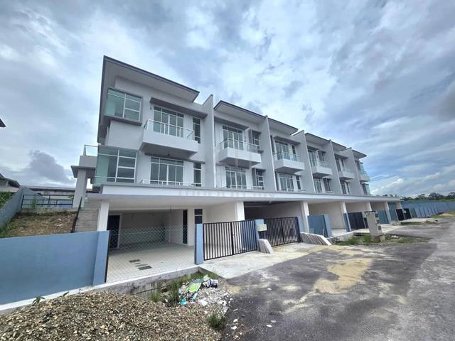 Kitang Heights Kuching 2.5 Storey Terrace House 1