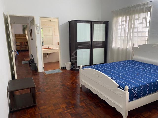 Master Room @ Queensbays / Bayan Lepas 1