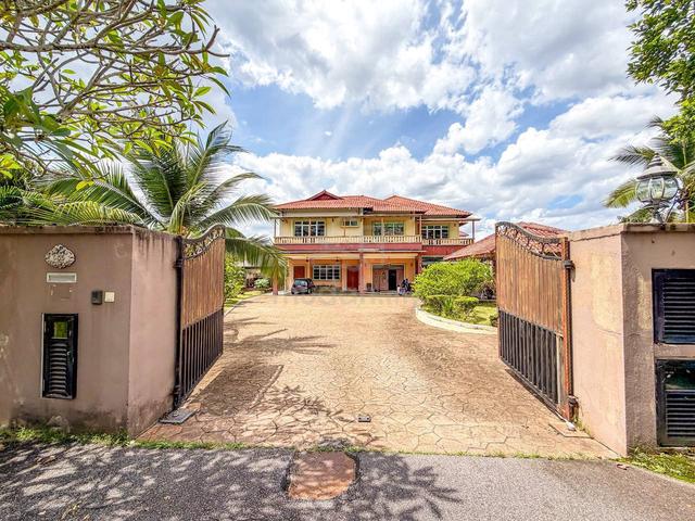 Below MV Double Storey Bungalow Country Heights, Kajang For Sale 1