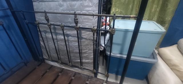 Vintage / antique metal bed frame  - photo 2 of 4