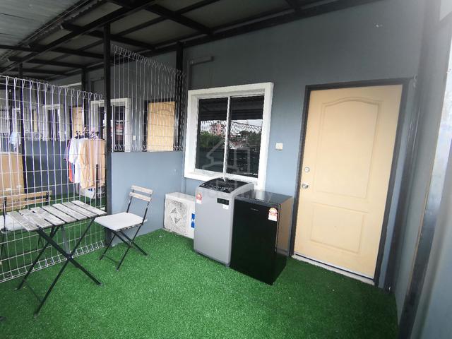 Rooms to let @ Old Klang Road / Seksyen 18, walking distance to KTM 1