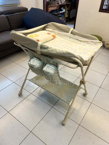 Babycare Napkin Changing Table (Foldable) - photo 3 of 4