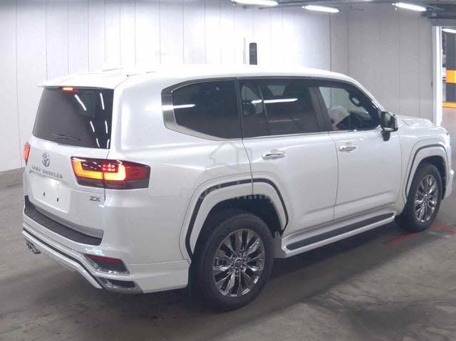 Recon 2025 32KM 6AA Toyota LandCruiser 3.4 J300 ZX - 4