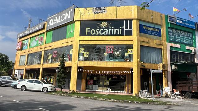 Corner 3 shop lot Puchong Intan 1