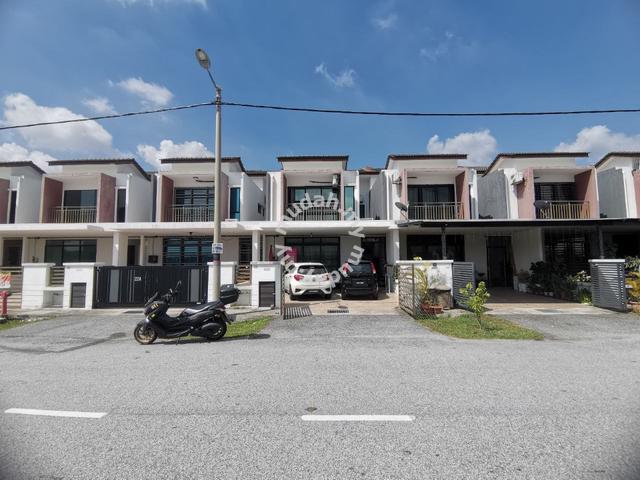 Double Storey Terrace House Thistle Type Facing Padang Taman Saujana 1