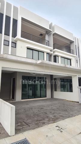 3 storey 26x95 Grand Idaman residence taman Sentosa klang big house 1