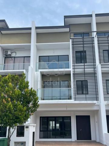 [LIMITED] 3 Storey Terrace House, Anggun 3 , Kota Emerald, Rawang 1