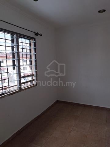 Apartment Idaman 1