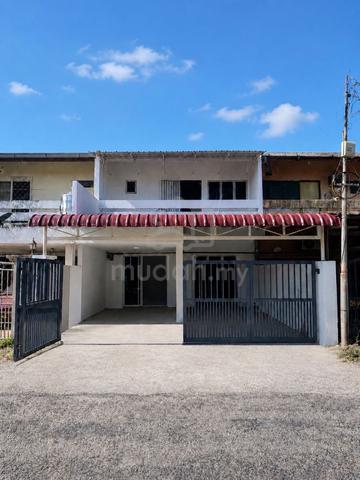 UNDERVALUED Rumah Teres 2 Tingkat di Kampung Sireh 1