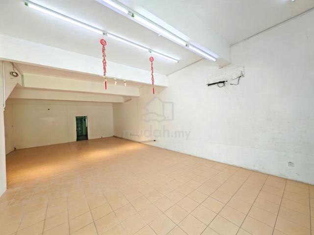 Station 18 pengkalan ground floor for rent basic condition 1