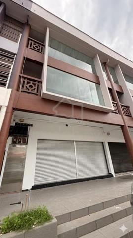 Shoplot Taman Molek - Groundfloor 1