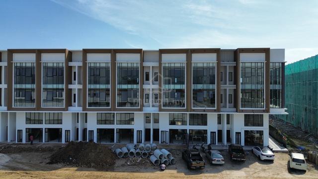 Main Road + Offer Price 🔥 Bercham Ipoh 3.5 Storey New Shoplot 1