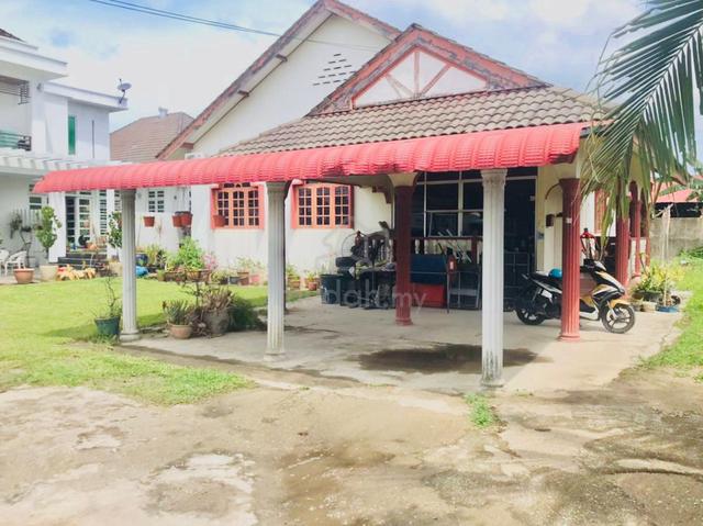 (CHEMPAKA) Banglo Setingkat Tepi Jalan Utama 1