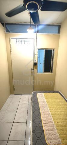 Bilik sewa Beverly Hills Shop Penampang 1