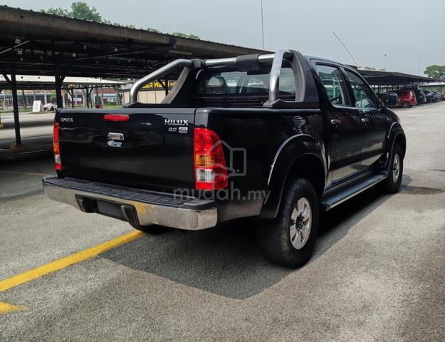 2010 CASH OTR Toyota HILUX 2.5G FACELIFT (A) D/CAB - 4