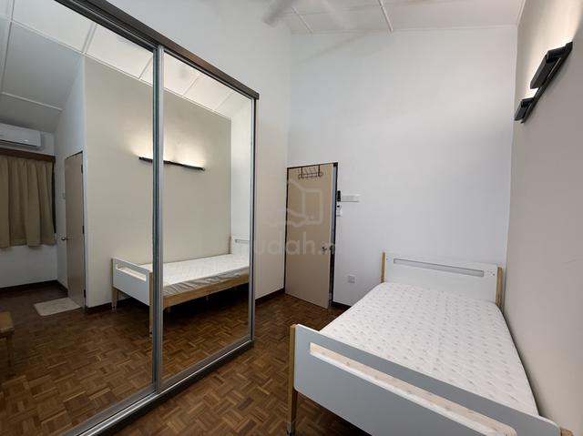 SS2/20 middle room (2) with private baths 1