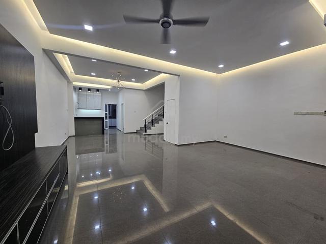 Puchong bandar Puteri 6 double storey house near ioi mall 1