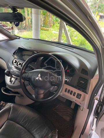 2009 Mitsubishi GRANDIS 2.4 FACELIFT (A) - 3