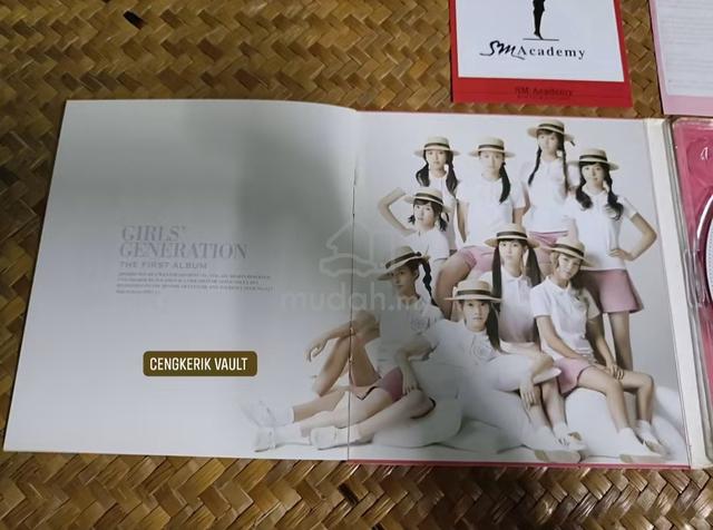 Girls' Generation (SNSD) - The 1st Album - photo 4 of 4