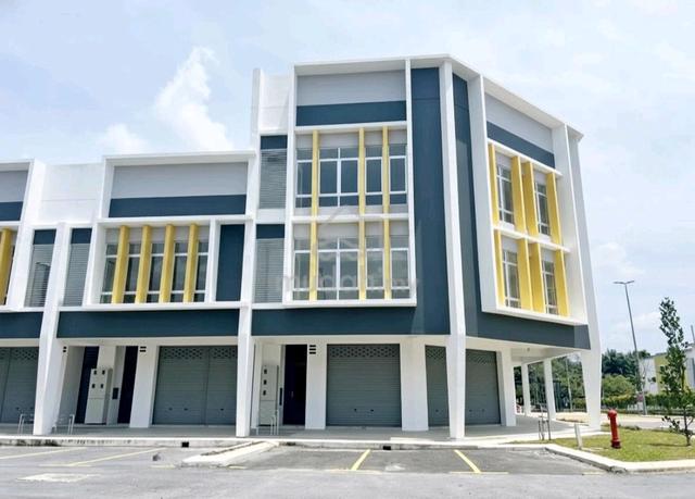 3 Storey Corner Shop Facing Mainroad Tasik Puteri Par Facing Mainroad 1