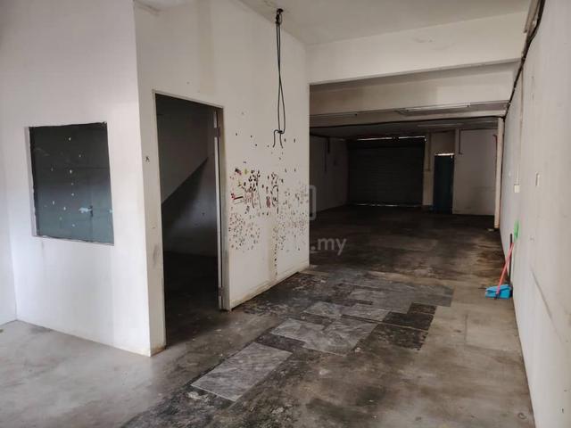 Ground floor shop for rent tingkat bawah kedai untuk sewa 1
