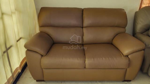 Comfortable Brown 2-Seater Sofa / Couch (Good Cond - photo 4 of 6