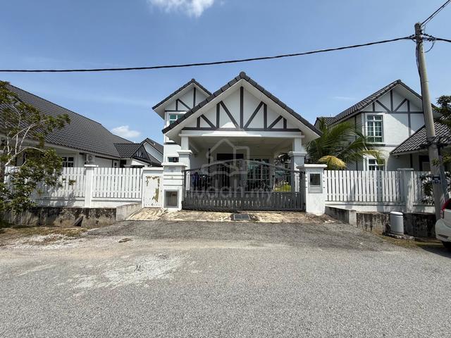 Rare English Design Bungalow ✨ | 🏡 1.5 Storey Bungalow | 📍 Melaka 1