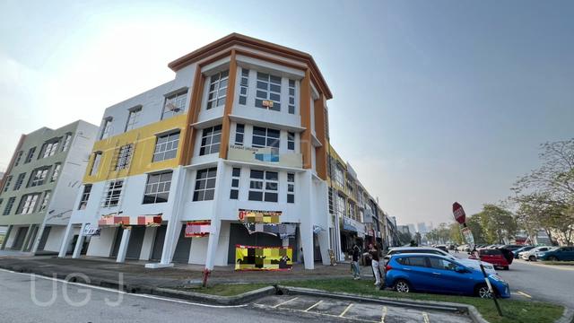 Corner Ground & Third Floor, Kasuarina, Bandar Botanic, Klang 1