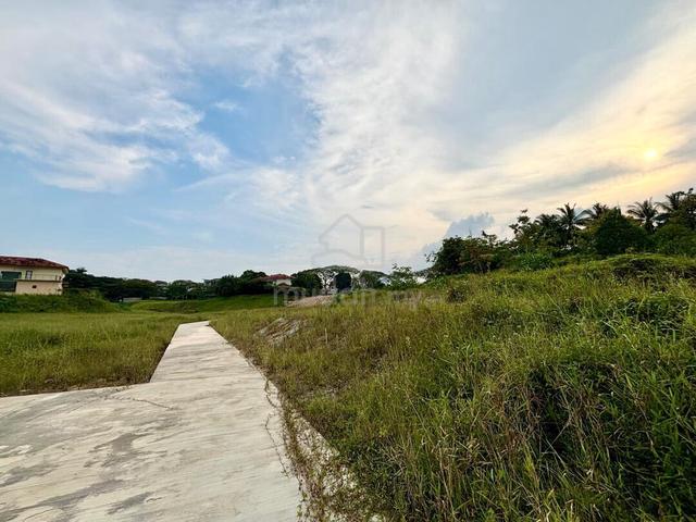 PRIME AREA Bungalow Lot @ Ledang Height 5