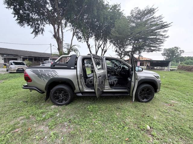 2020 Toyota HILUX 2.8 BLACK EDITION ROGUE LIKE NEW - 4