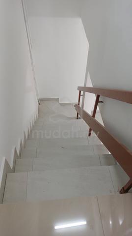 Double storey new renovated house Desa Cemerlang Johor Bahru 1