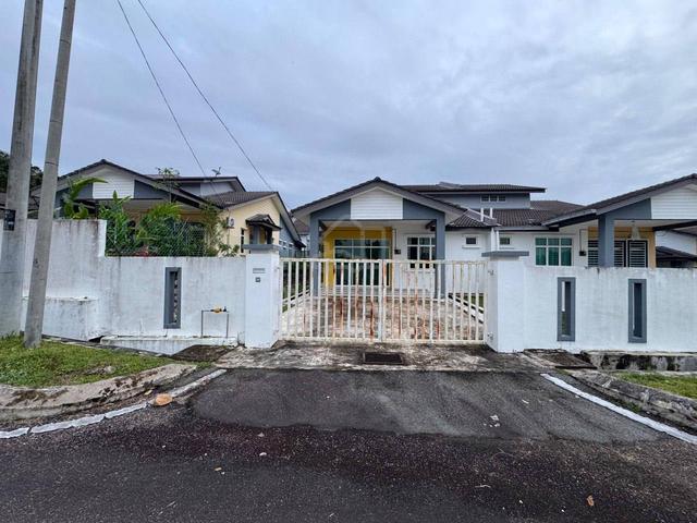 Taman Sri Ehsan Kluang Johor For Sale / Single Storey Semi D 1