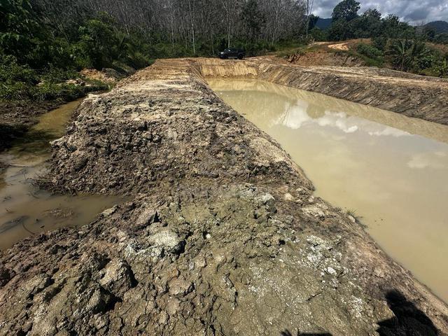 Tanah Lenggong dengan kolam  3