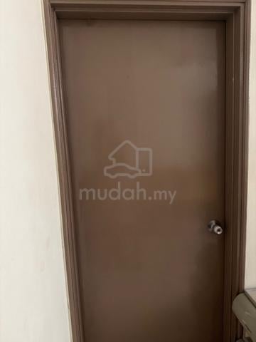 PALM COURT CONDOMINIUM MASTER ROOM FOR RENt 1
