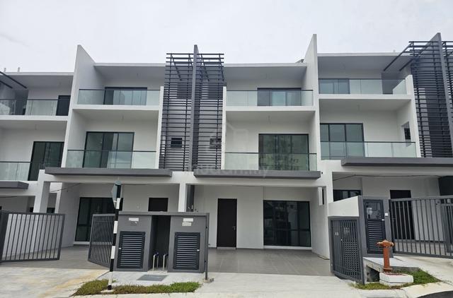 GOMBAK 3 storey SUPERLINK HOUSE ✅ 3600 sf ✅ 5 ROOMS LIKE A SEMI D SIZE 1