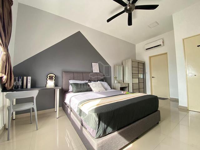 [Female oni] 0depo Master room The Hamilton 300m to LRT Sri Rampai 1