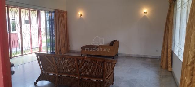 Single storey bungalow at Taman Westpool, Ipoh, Perak. 2