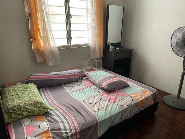 Taman Emas Flat 4