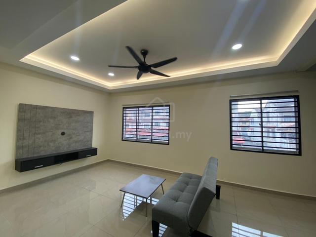 Full Loan! FREEHOLD RENOVATED Townhouse at Taman Bukit Cheng, Melaka 1