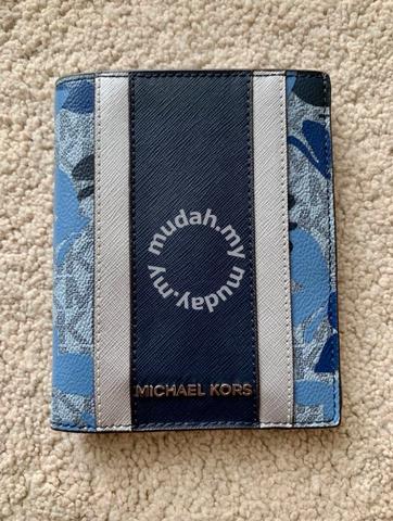 Michael Kors Passport Holder - Bags & Wallets for sale in Mont Kiara, Kuala  Lumpur