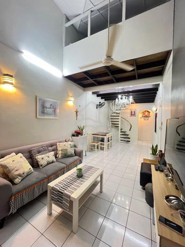 AAA Taman Molek 1.5 Storey Terrace Renovated 20x65sqft 1