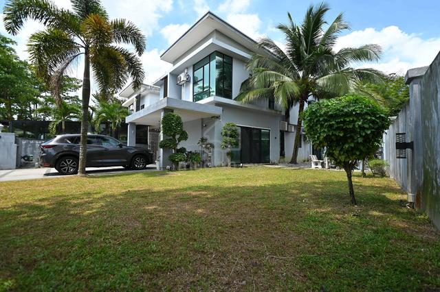 Extra Land Semi-D House Double Storey Cahaya SPK Shah Alam For Sale 1