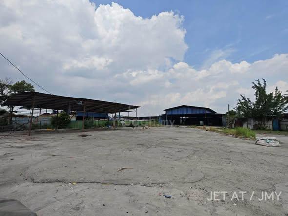 BUKIT KEMUNING WAREHOUSE FOR RENT Land Area 40000sqft Factory 8000sqft 1
