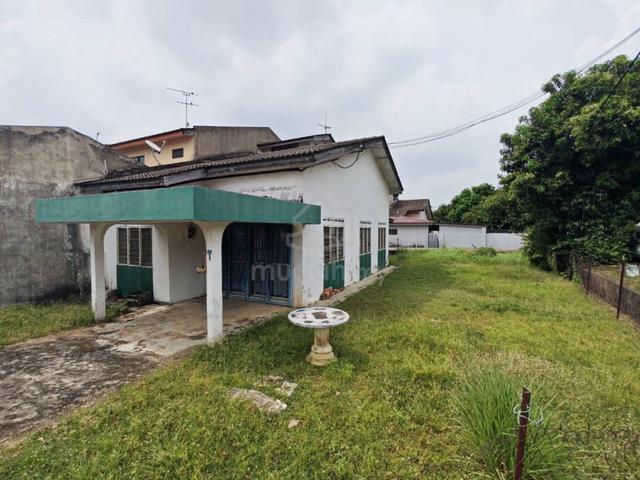 CORNER 3080sqft 1sty Big Land FREEHOLD Batu Berendam Mas Merah 1