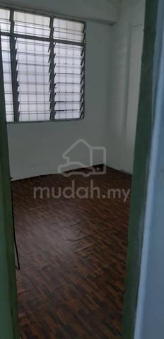 Desa Mentari Flat (Block 5) 3