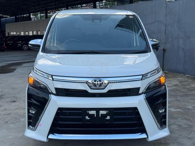 2021 Toyota VOXY 2.0 ZS KIRAMEKI 3 8YRS WARRANTY - 2